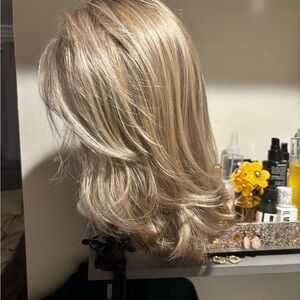 Jon Renau wig Miranda pre owned in shaded praline excellent condition. See pics